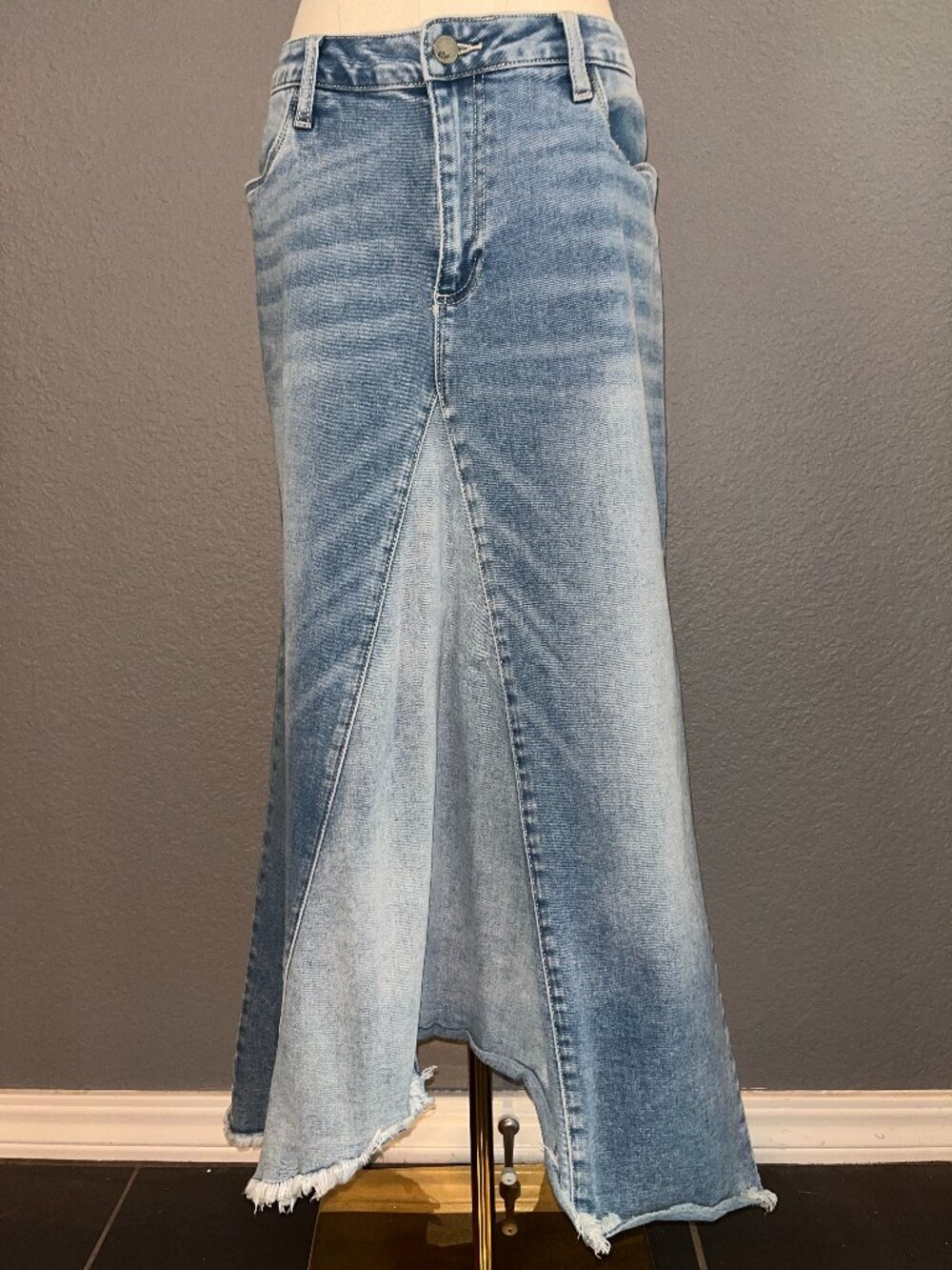 WASH LAB SELMA PIECED DENIM MAXI SKIRT WITH FRAYED HEM N TWO TONE SKY - EUC - 31